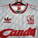 Camisa Retrô Liverpool Away II 1989/91 Adidas Torcedor Masculina - modelo cinza, uniforme de visitante clássico da temporada, com escudo em destaque e design nostálgico que celebra a história e tradição do clube inglês.