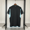 Camisa Leicester City Away II 2023/24 Adidas Torcedor Masculina - modelo preto, uniforme de visitante da temporada, com escudo em destaque e design moderno que combina elegância e tradição do clube inglês.