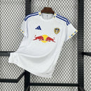 Camisa Leeds United Home I 2025/26 Adidas Torcedor Masculina - modelo branco, uniforme principal da temporada, com escudo em destaque e design clean que reflete a tradição e identidade do clube inglês.