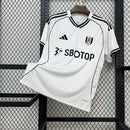 Camisa Fulham Home I 2025/26 Adidas Torcedor Masculina - modelo branco com detalhes pretos, uniforme principal da temporada, com escudo em destaque e design elegante que representa a tradição do clube inglês.