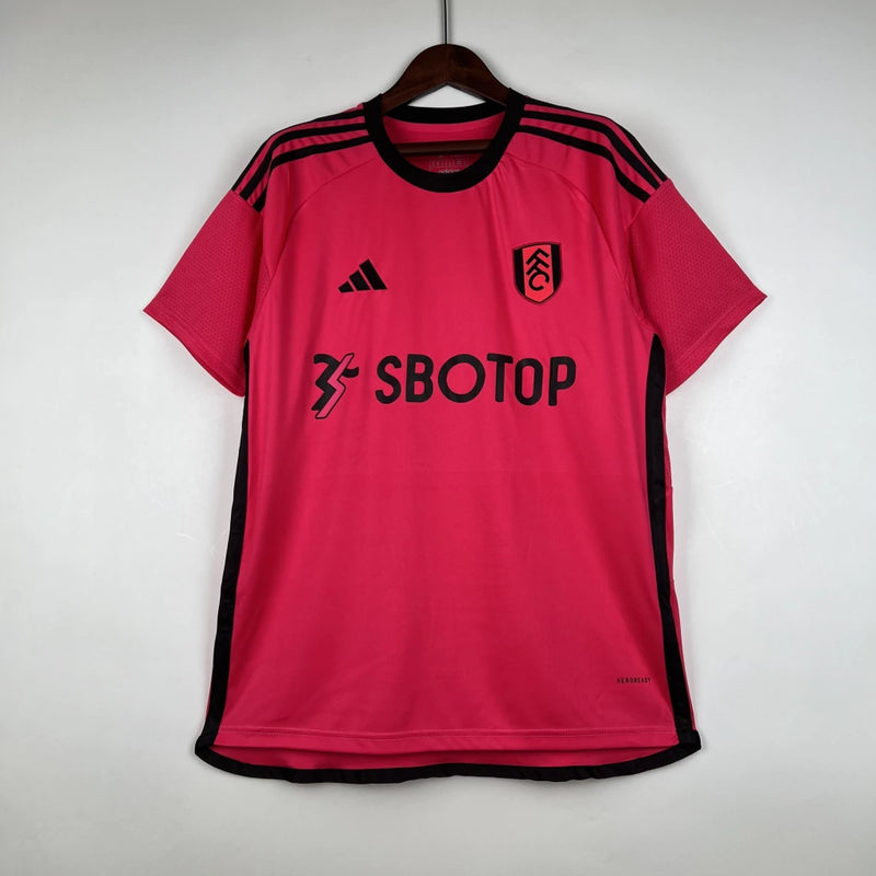 Camisa Fulham Away II 2023/24 Adidas Torcedor Masculina - modelo vermelho, uniforme de visitante da temporada, com escudo em destaque e design moderno que combina estilo e a tradição do clube inglês.
