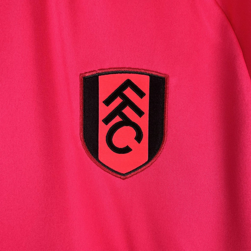 Camisa Fulham Away II 2023/24 Adidas Torcedor Masculina - modelo vermelho, uniforme de visitante da temporada, com escudo em destaque e design moderno que combina estilo e a tradição do clube inglês.