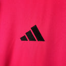 Camisa Fulham Away II 2023/24 Adidas Torcedor Masculina - modelo vermelho, uniforme de visitante da temporada, com escudo em destaque e design moderno que combina estilo e a tradição do clube inglês.