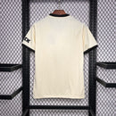 Camisa Everton Third III 2024/25 Torcedor Masculina - modelo bege, uniforme alternativo da temporada com design elegante, escudo do Everton bordado e detalhes modernos inspirados na tradição do clube.