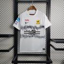 Texto alternativo (alt text):
Camisa Al-Ittihad Away (2) 2023/24 Nike Torcedor Masculina com design moderno em cores contrastantes, escudo oficial estampado e tecido leve com tecnologia Dri-FIT para alta respirabilidade.

