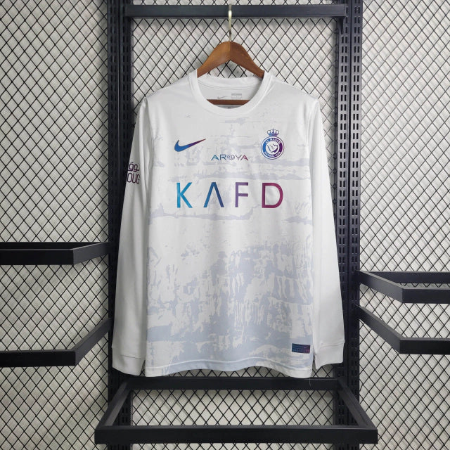 Camisa Al-Nassr Third (3) 2023/24 Nike Torcedor Manga Longa Masculina na cor preta com detalhes dourados, escudo do clube e logo da Nike em destaque"