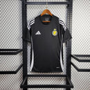 Camisa Al-Nassr Treino 2024/25 Adidas Torcedor Masculina azul marinho com detalhes amarelos, escudo do Al-Nassr no peito e logo Adidas, modelo oficial para treinos e uso casual.