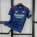 Camisa Arsenal Away II 2025/26 Adidas Torcedor Masculina azul com detalhes brancos e dourados, escudo bordado e tecnologia AEROREADY.