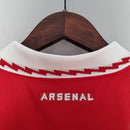 Camisa Arsenal Home I 2022/23 Adidas Retrô Masculina vermelha com detalhes clássicos e escudo aplicado.