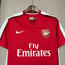 Camisa Arsenal Home I 2008/09 Nike Retrô Masculina vermelha com mangas brancas, escudo bordado e gola redonda clássica.
