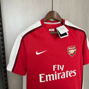 Camisa Arsenal Home I 2008/09 Nike Retrô Masculina vermelha com mangas brancas, escudo bordado e gola redonda clássica.