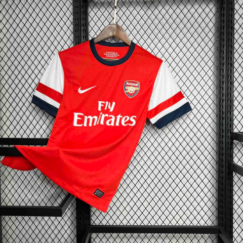 Camisa Arsenal Home I 2012/13 Nike Retrô Masculina vermelha com mangas azuis e gola branca, disponível na Wazemix.