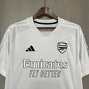 Camisa Arsenal No More Red 2024 Adidas Torcedor Masculina branca, edição especial, uniforme alternativo Arsenal 2024, campanha No More Red, modelo torcedor