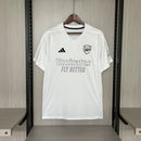 Camisa Arsenal No More Red 2024 Adidas Torcedor Masculina branca, edição especial, uniforme alternativo Arsenal 2024, campanha No More Red, modelo torcedor