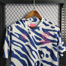 Camisa Arsenal Pré-Jogo Edição Especial 2022/23 Adidas Torcedor Masculina branca e azul com estampa exclusiva e tecido leve AEROREADY.