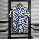 Camisa Arsenal Pré-Jogo Edição Especial 2022/23 Adidas Torcedor Masculina branca e azul com estampa exclusiva e tecido leve AEROREADY.