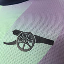 Camisa Arsenal Third III 2024/25 Adidas Jogador Masculina azul com detalhes vermelhos e brancos, escudo do Arsenal e logo Adidas.