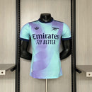 Camisa Arsenal Third III 2024/25 Adidas Jogador Masculina azul com detalhes vermelhos e brancos, escudo do Arsenal e logo Adidas.