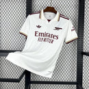 Camisa Arsenal Third III 2025/26 Adidas Torcedor Masculina branca com detalhes vermelhos e dourados, escudo bordado e tecnologia AEROREADY.