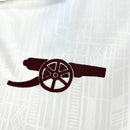 Camisa Arsenal Third III 2025/26 Adidas Torcedor Masculina branca com detalhes vermelhos e dourados, escudo bordado e tecnologia AEROREADY.