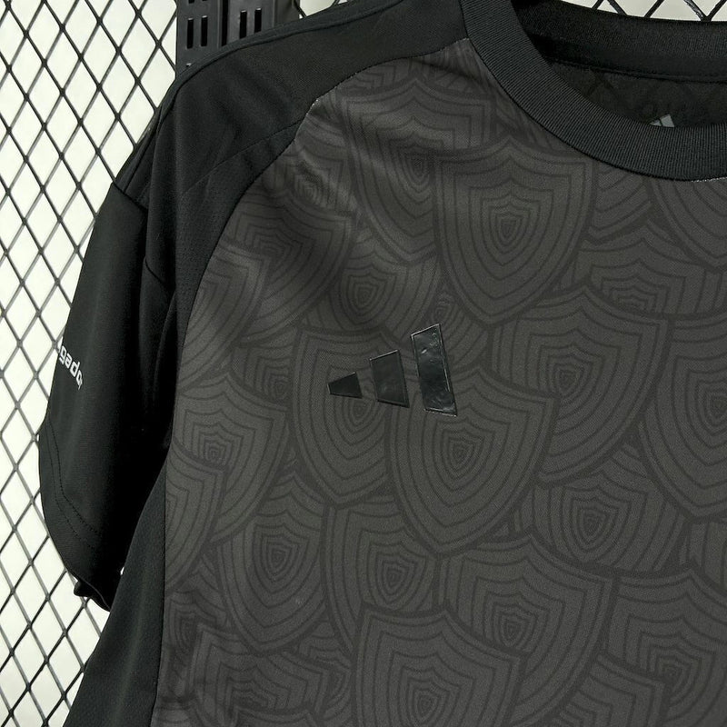 Camisa Atlético Mineiro All Black 2025/26 Adidas Torcedor Masculina preta com escudo oficial bordado, design moderno e tecido respirável com tecnologia Aeroready.