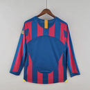 Camisa Barcelona 2005/06 manga longa retrô masculina inspirada em Ronaldinho R10 com listras azul e grená e design clássico