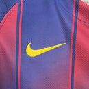 Camisa Barcelona Home I 2025/26 Nike Torcedora Feminina azul com detalhes do Barça e design da temporada 25/26.