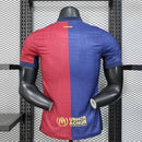 Camisa Barcelona Travis Scott 2024/25 Nike Jogador Masculina azul com design especial, escudo aplicado e tecnologia avançada para performance.