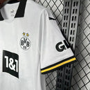 Camisa Borussia Dortmund Third III 2024/25 Puma Torcedor Masculina branca com escudo bordado e detalhes em preto e amarelo