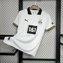 Camisa Borussia Dortmund Third III 2024/25 Puma Torcedor Masculina branca com escudo bordado e detalhes em preto e amarelo