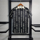 Camisa Corinthians 2023/24 edição especial Nike Torcedor masculina preta com estampa japonesa em branco e escudo bordado do clube no peito 