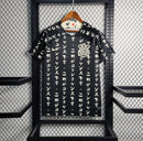 Camisa Corinthians 2023/24 edição especial Nike Torcedor masculina preta com estampa japonesa em branco e escudo bordado do clube no peito 