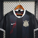 Camisa Corinthians edição especial sangue corintiano 2023/24 Nike na cor vermelha modelo torcedor masculino com escudo bordado e tecnologia DRI-FIT