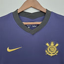 Camisa Corinthians third III 2021/22 Nike feminina roxa com escudo bordado e tecnologia Dri-Fit, modelo exclusivo para torcedoras do timão 