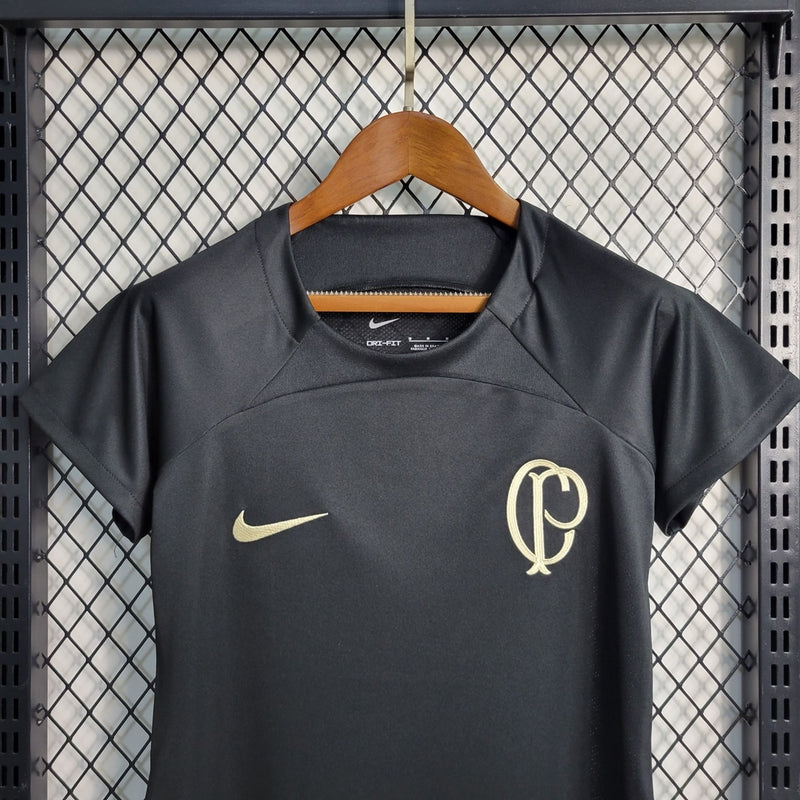 Camisa Corinthians treino 2022/23 Nike feminina na cor preta com escudo bordado e tecnologia Dri-Fit, ideal para torcedoras apaixonadas 