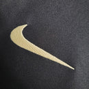 Camisa Corinthians treino 2022/23 Nike feminina na cor preta com escudo bordado e tecnologia Dri-Fit, ideal para torcedoras apaixonadas 