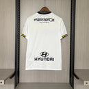 Camisa Famalicão Home I 2025/26 Puma Torcedor Masculina branca com detalhes em azul e tecnologia DryCell.