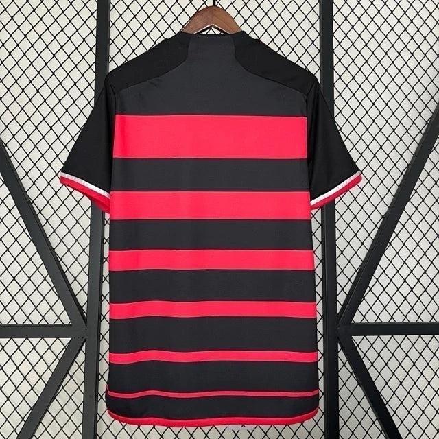 Camisa Flamengo Home I 2024/25 Adidas Torcedor Masculina preta e vermelha com escudo bordado e gola careca