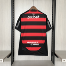 Camisa Flamengo Home 2025/26 Adidas Torcedor Masculina vermelha e preta com patrocínios, tecnologia AEROREADY e modelagem confortável.