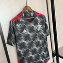 Camisa Flamengo Third III 2024/25 Adidas Torcedor Masculina cinza, terceira camisa do Mengão com design moderno, detalhes rubro-negros e tecido leve AEROREADY.