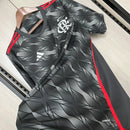 Camisa Flamengo Third III 2024/25 Adidas Torcedor Masculina cinza, terceira camisa do Mengão com design moderno, detalhes rubro-negros e tecido leve AEROREADY.