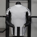 Camisa-juventus-jogador-2025-2026-home-adidas-masculina-masculino-listrada-preta-preto-e-branco-branca-detalhes-rosa-compre-ja-presente-serie-a-campeonato-italiano