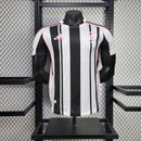 Camisa-juventus-jogador-2025-2026-home-adidas-masculina-masculino-listrada-preta-preto-e-branco-branca-detalhes-rosa-compre-ja-presente-serie-a-campeonato-italiano