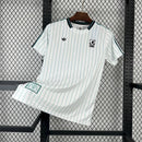 Camisa Liverpool Viagem 2025/26 Adidas Torcedor Masculina branca, uniforme reserva, camiseta futebol Liverpool 2025/26, modelo torcedor