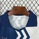 Camisa Monterrey Streetwear 2025/26 Puma Torcedor Masculina branca e azul com escudo do Monterrey e logo Puma.