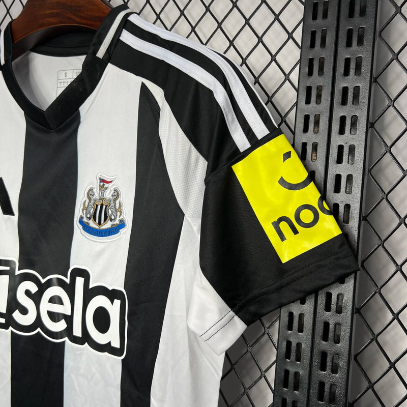 Camisa Newcastle Home I 2024/25 Adidas Torcedor Masculina preto e branco com listras clássicas, escudo bordado e gola careca