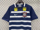 Camisa Retrô Corinthians III 2014 2015 Azul e branca com escudo bordado e gola polo, inspirada na terceira camisa histórica do timão 