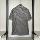 Camisa Real Madrid Third III 2024/25 Adidas Torcedor Masculina cinza com escudo bordado, logo Adidas e design moderno ideal para torcedores e colecionadores"