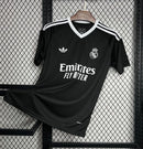 Camisa Real Madrid Goleiro 2024/25 Adidas masculina preta, design moderno e elegante, tecido respirável AEROREADY, ideal para treinos, jogos e torcedores do Real Madrid."