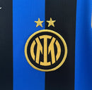 Camisa Inter de Milão Home I 2024/25 Nike Torcedor Masculina nas cores preta e azul, uniforme leve e respirável com tecnologia Dri-FIT, ideal para jogos, treinos e torcedores Nerazzurri."